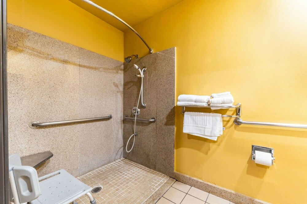 Фото Quality Inn & Suites