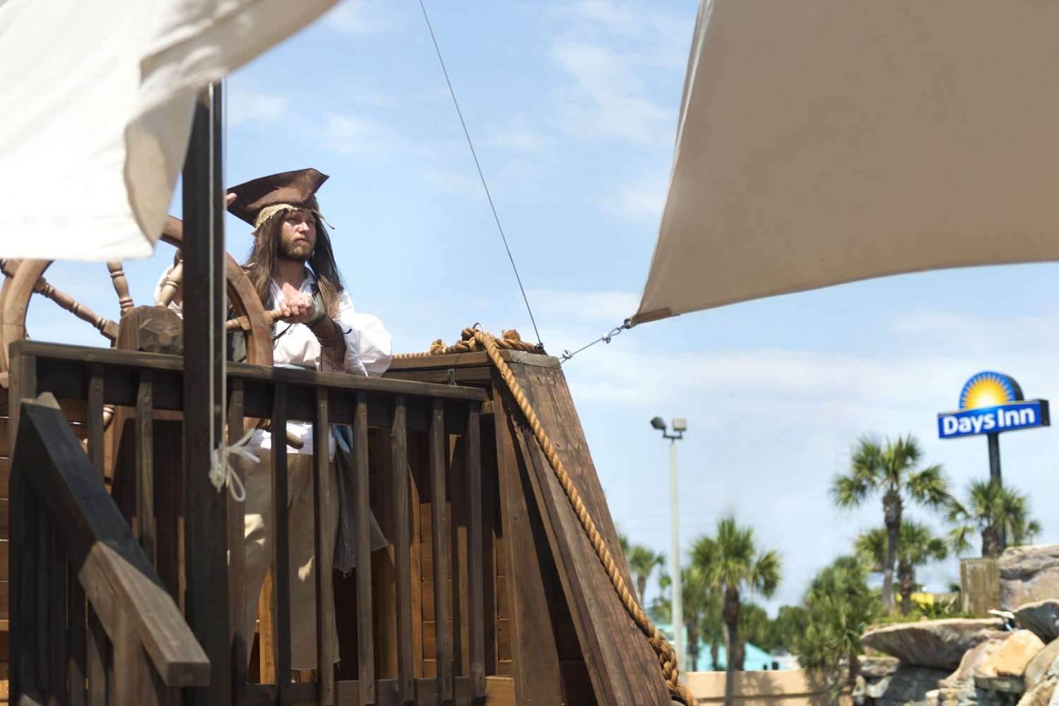 Фото Days Inn by Wyndham Panama City Beach/Ocean Front