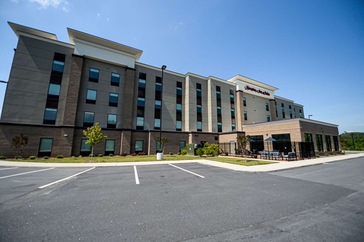 Фото Hampton Inn & Suites Lenoir