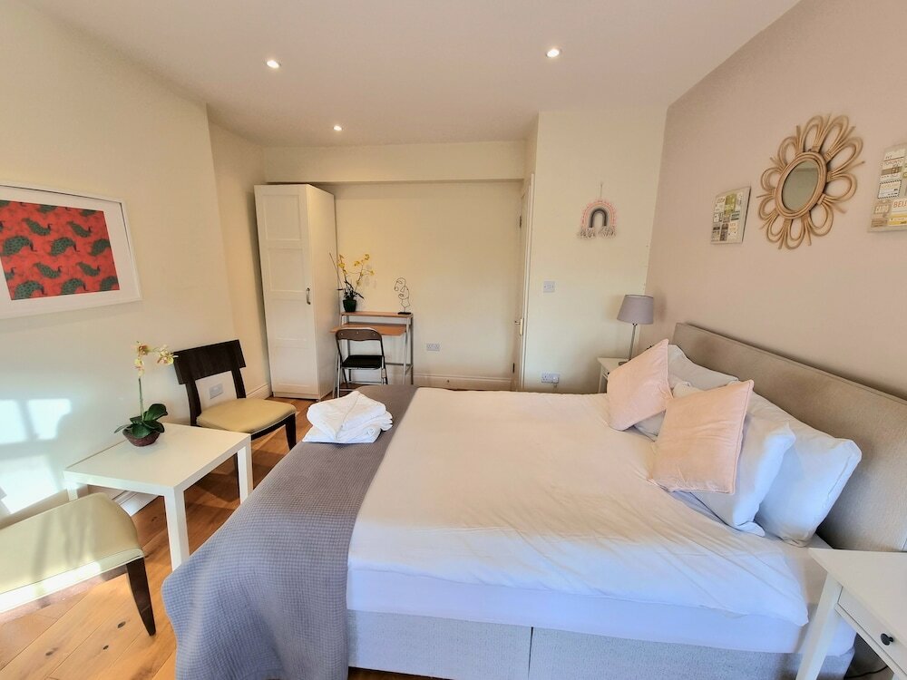 Фото Urban Stay Oxford Gardens Apartments