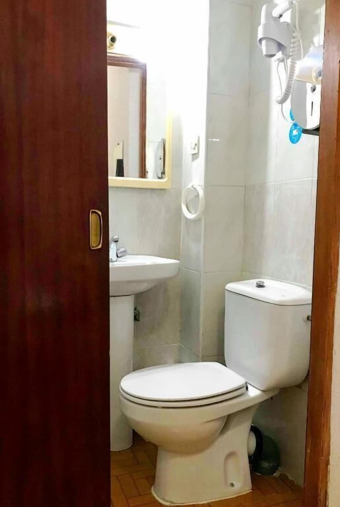 Фото Hostal Los Arcos