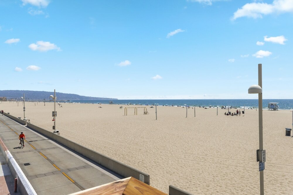 Фото Sea Sprite Oceanfront Hotel