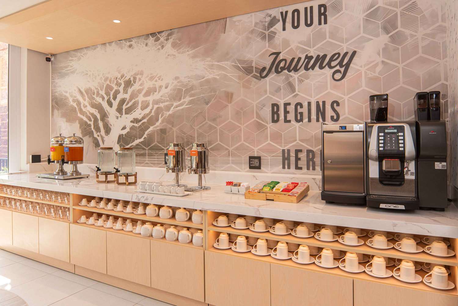 Фото Hampton by Hilton Sandton Grayston