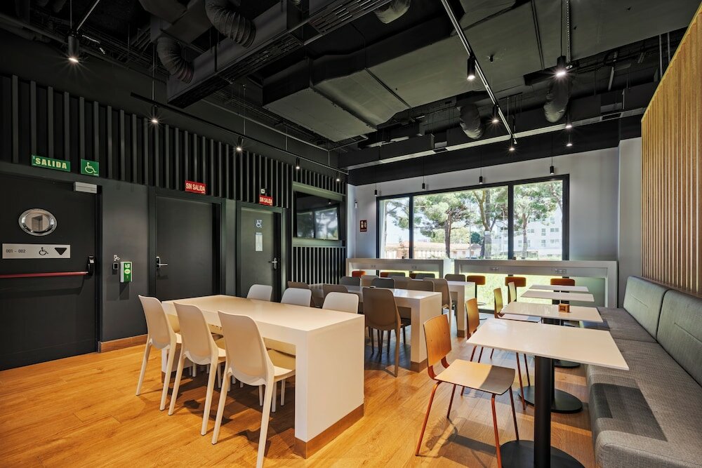 Фото Ibis Budget Madrid Aeropuerto