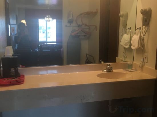 Фото Red Carpet Inn Medford