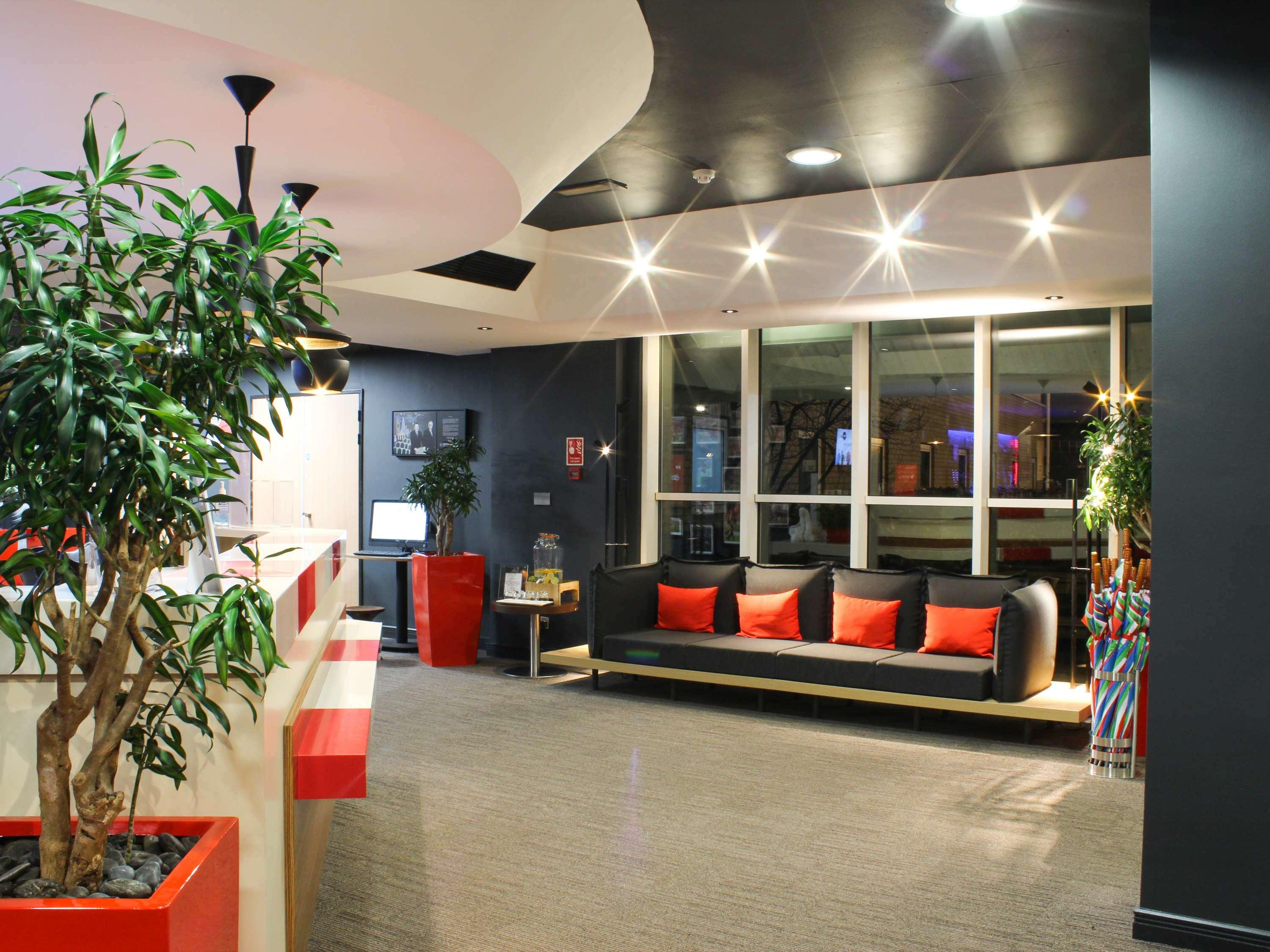 Фото Ibis Cardiff