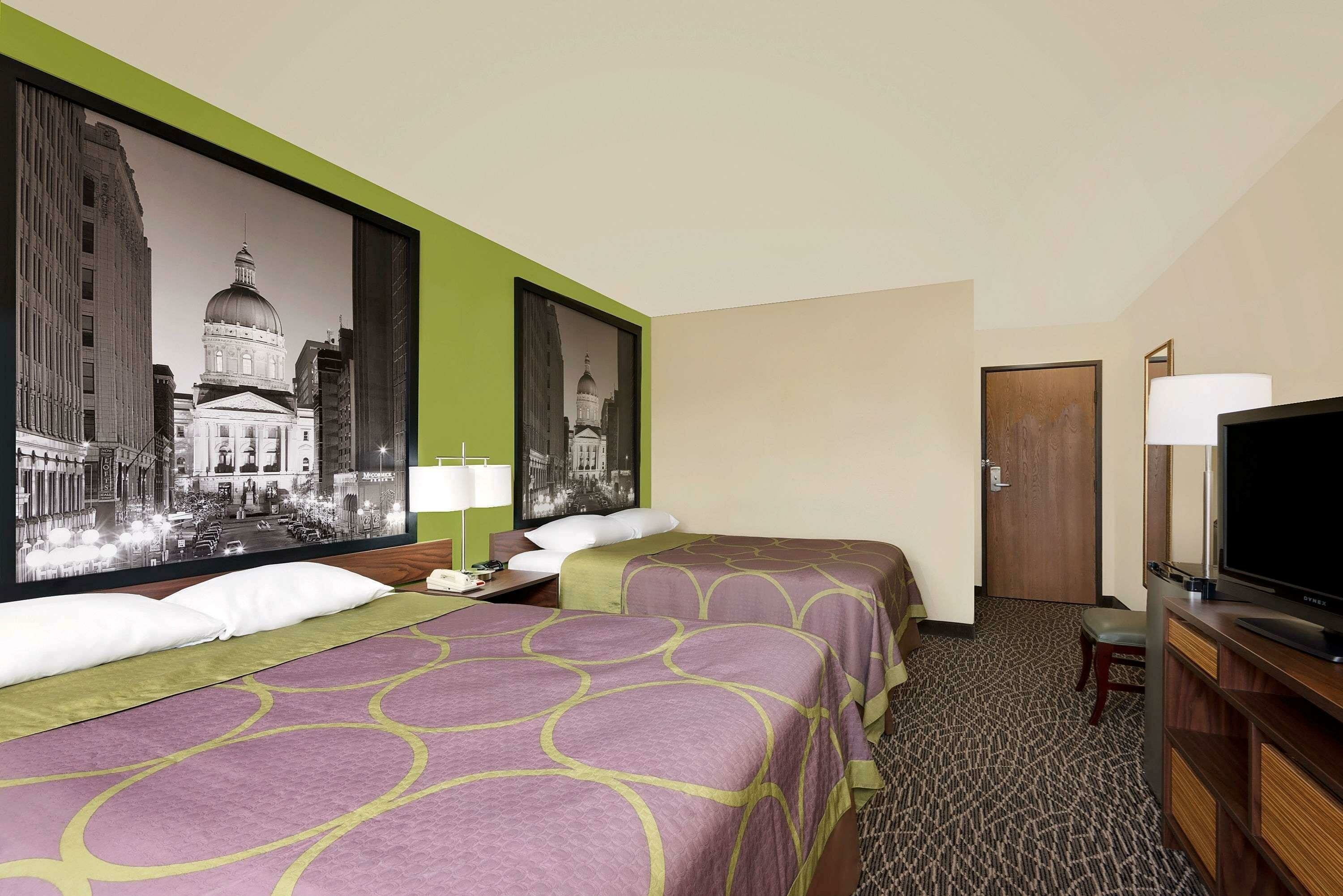 Фото Super 8 by Wyndham Muncie/Ball St. College Area