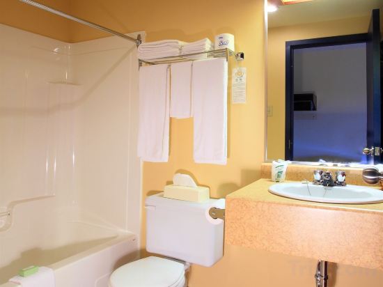 Фото Travelodge by Wyndham Alma