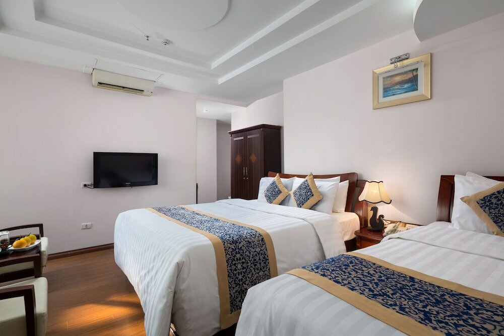 Фото Lakeside Palace Hotel