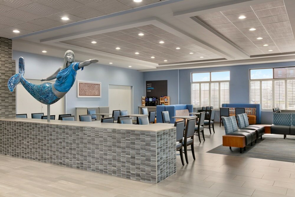 Фото Holiday Inn Express Hotel & Suites Norfolk Airport