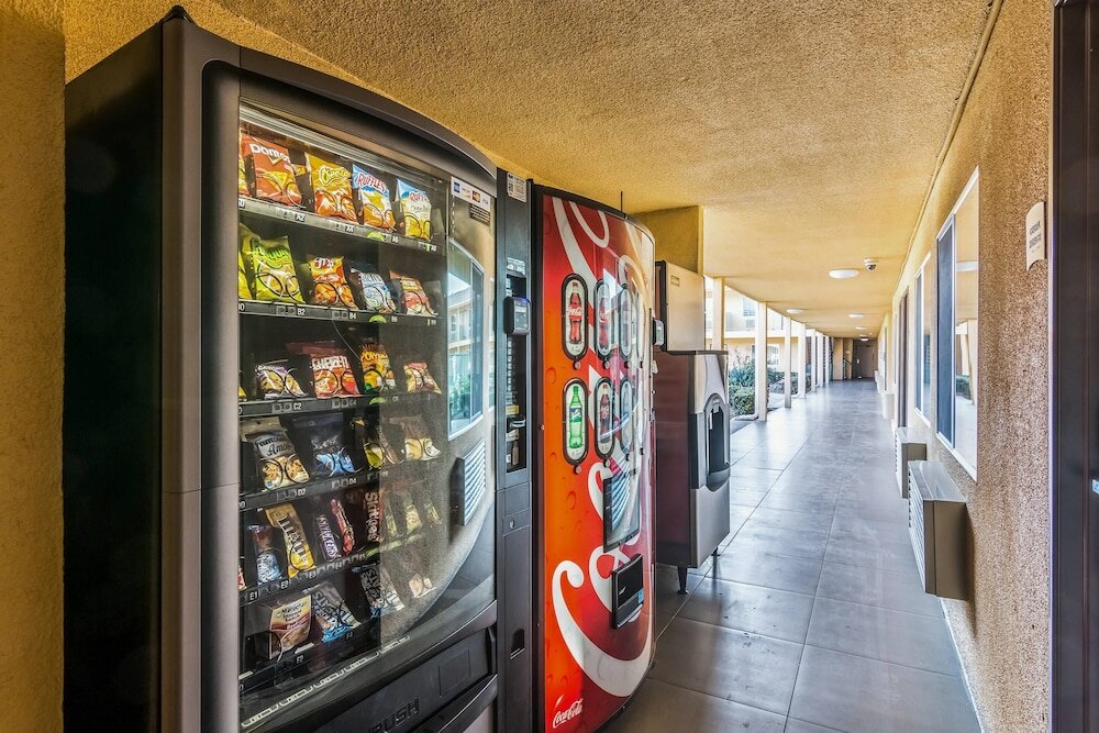 Фото Quality Inn & Suites near Downtown Bakersfield