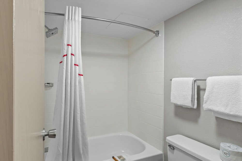 Фото Red Roof Inn Ann Arbor - University of Michigan South