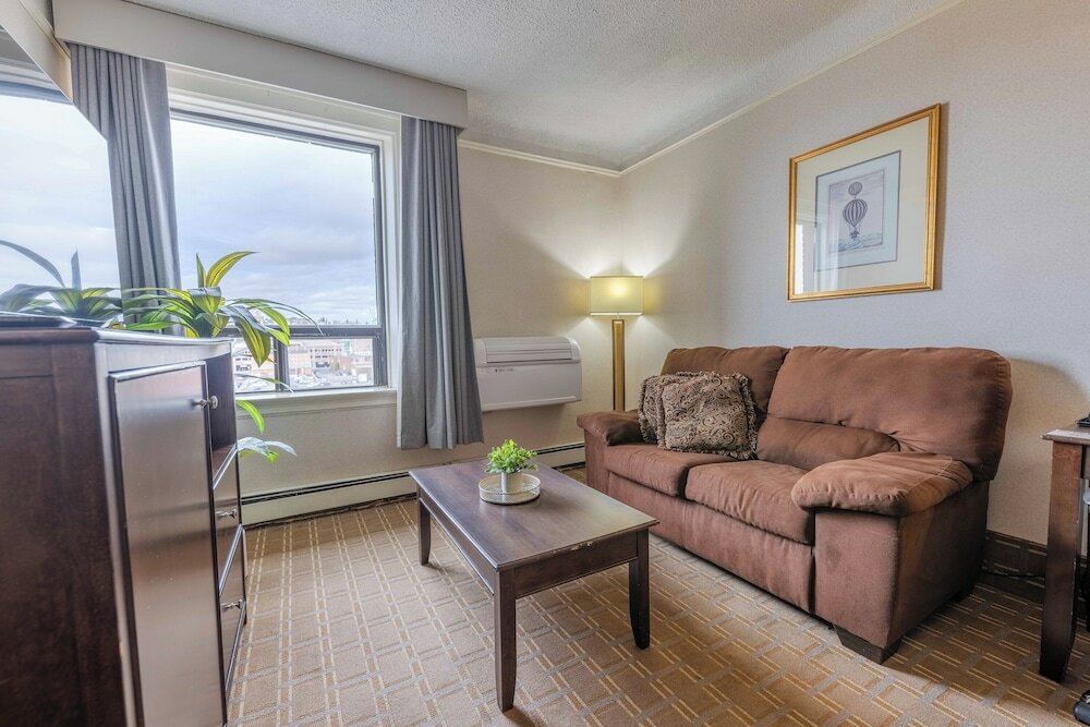 Фото Prince Arthur Waterfront Hotel & Suites
