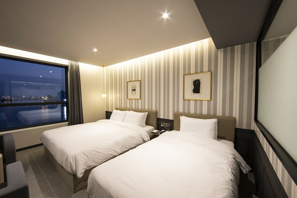 Фото Brown Dot Hotel - Jangsaengpo