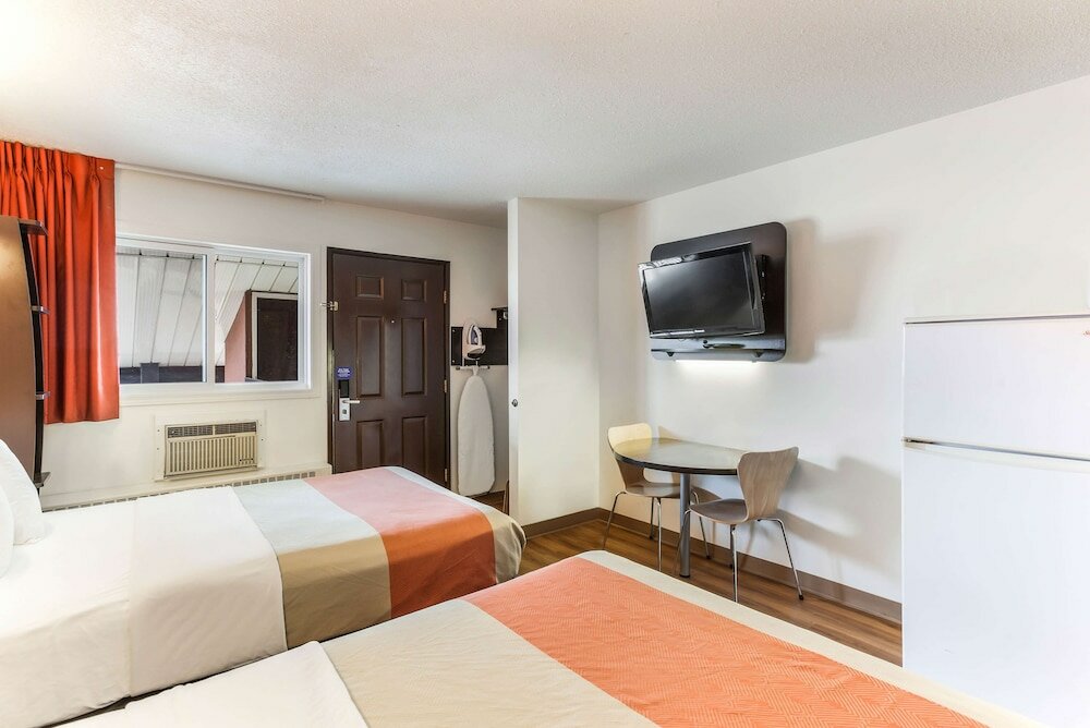 Фото Motel 6 Lethbridge