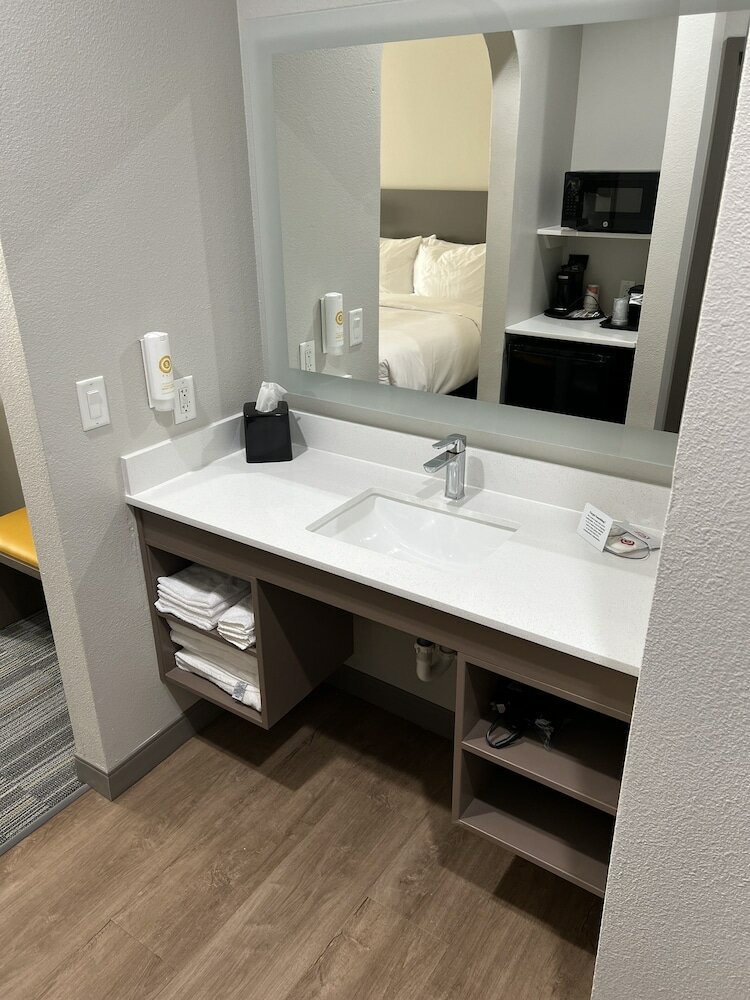 Фото Comfort Inn & Suites