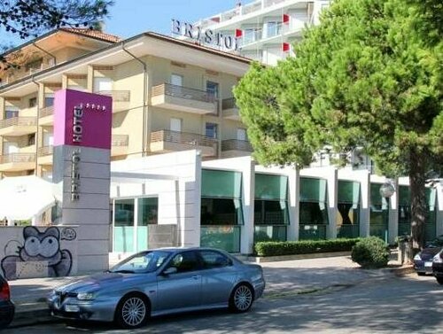 Гостиница Hotel Bristol в Линьяно-Саббьядоро