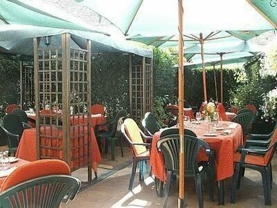 Гостиница Logis Hotel le Montligeon в Мортань-о-Перше