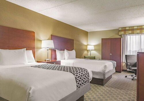 Гостиница La Quinta Inn & Suites by Wyndham Cleveland Airport West в Береа
