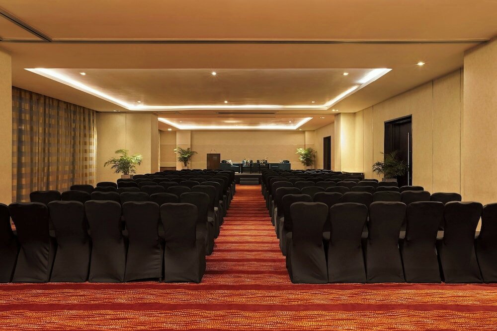 Фото Courtyard by Marriott Mumbai International Airport