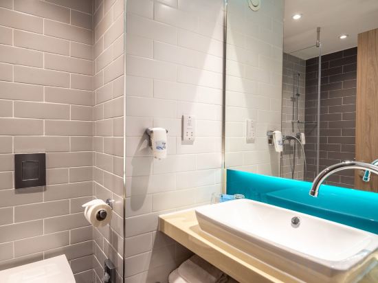 Фото Holiday Inn Express - London Heathrow T4 an Ihg Hotel