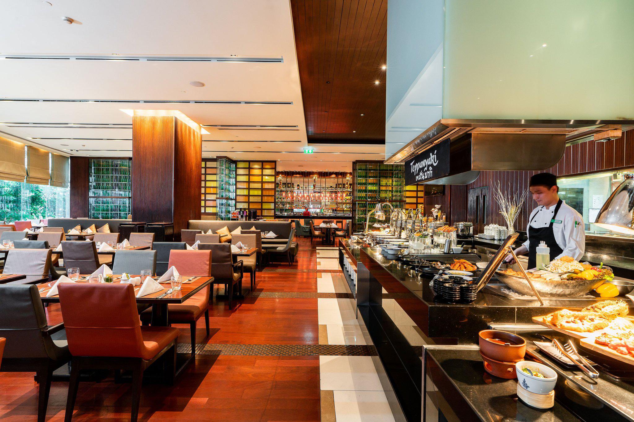 Фото Holiday Inn Bangkok Silom