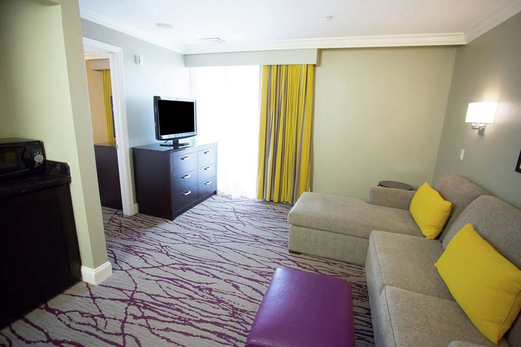 Фото DoubleTree by Hilton Hotel Savannah Historic District