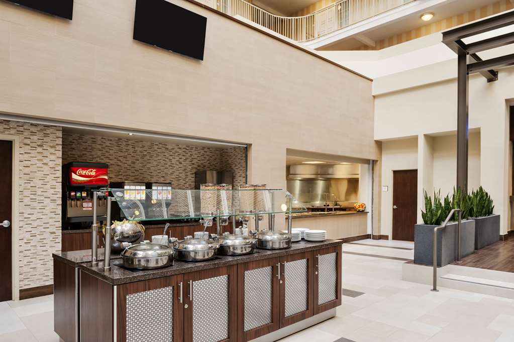Фото Embassy Suites Hotel Dallas Market Center