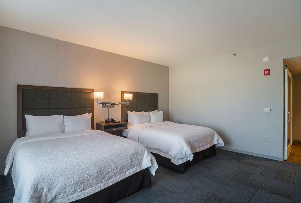 Фото Hampton Inn Chicago North Loyola Station