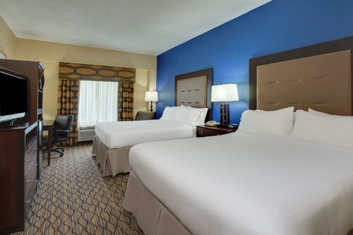Гостиница Holiday Inn Express & Suites Tower Center New Brunswick в Нью Брансуике