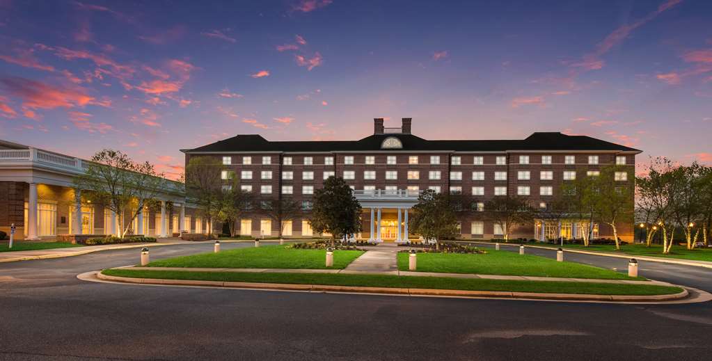 Фото Hilton Garden Inn Suffolk Riverfront