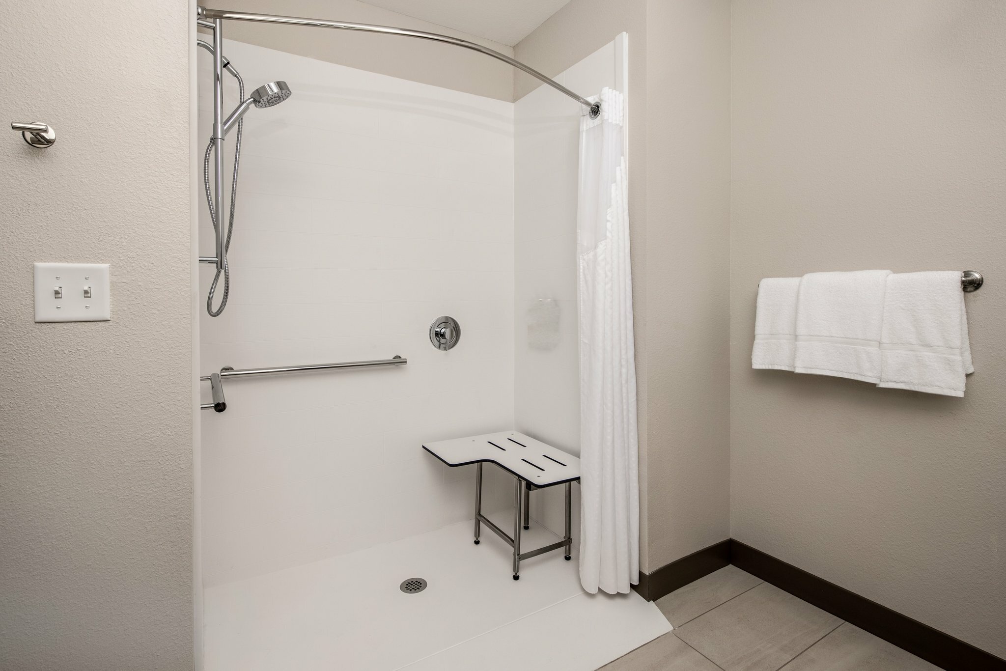 Фото Holiday Inn Express & Suites Ft Myers Beach-Sanibel Gateway, an Ihg Hotel