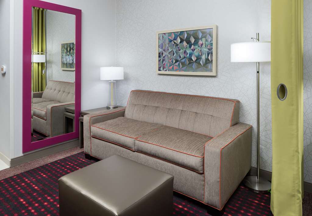 Фото Home2 Suites by Hilton Orlando Airport