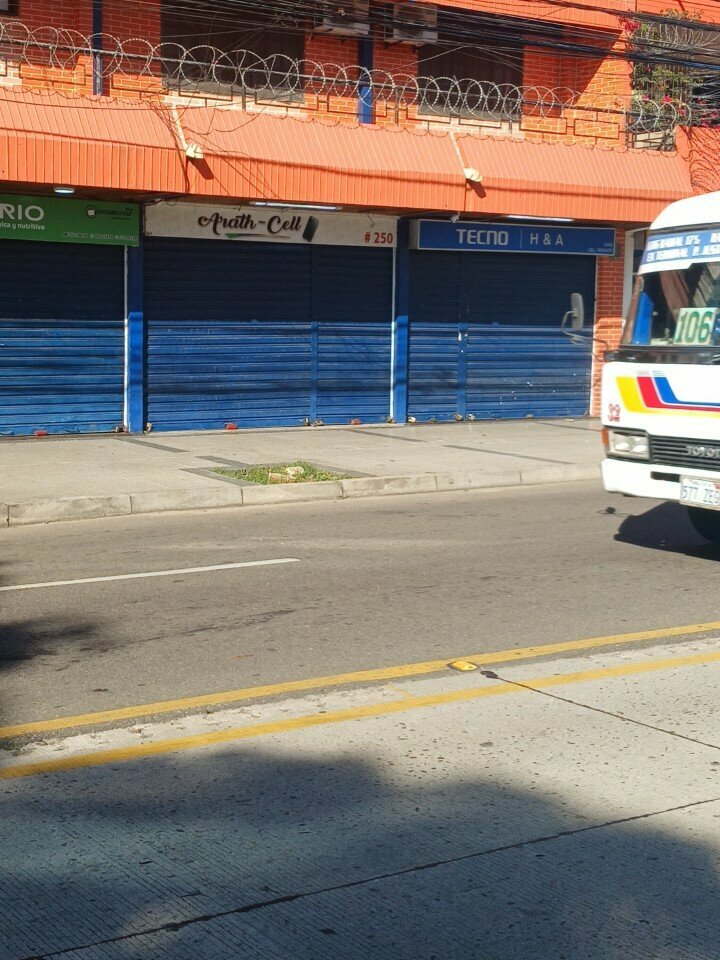 Mobile phone store ARAth Cell, Santa Cruz de la Sierra, photo