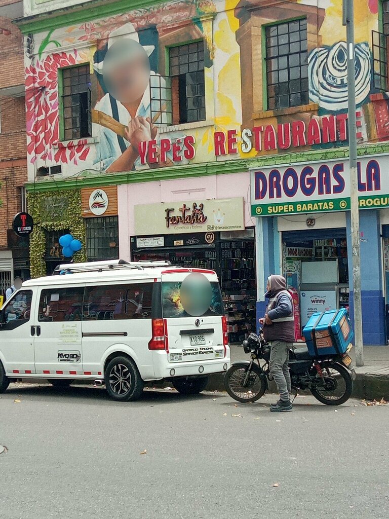 Beauty salon equipment Fantasía cosméticos y belleza, Bogota, photo