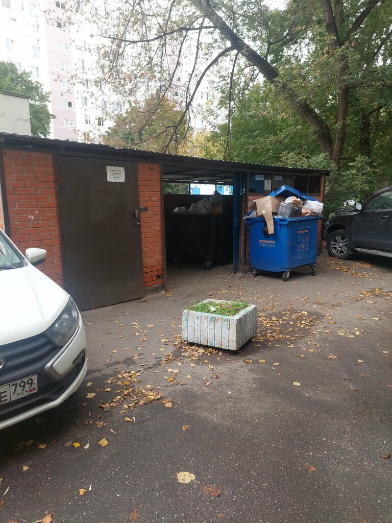 Trash and garbage disposal area Trash and garbage disposal area, Moscow, photo