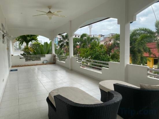 Hotel Private Pool With Jacuzzi & Kids Pool @ Royal Park, Pattaya, photo