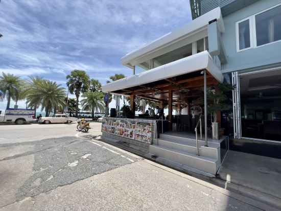 Фото The Beach Front Resort Pattaya