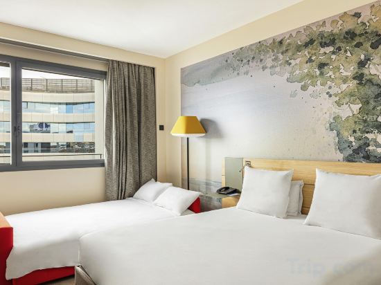 Фото Novotel Madrid Puente de La Paz