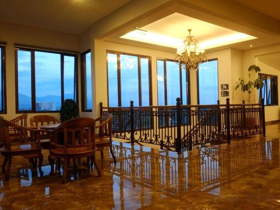 Фото Sukajadi Hotel and Gallery