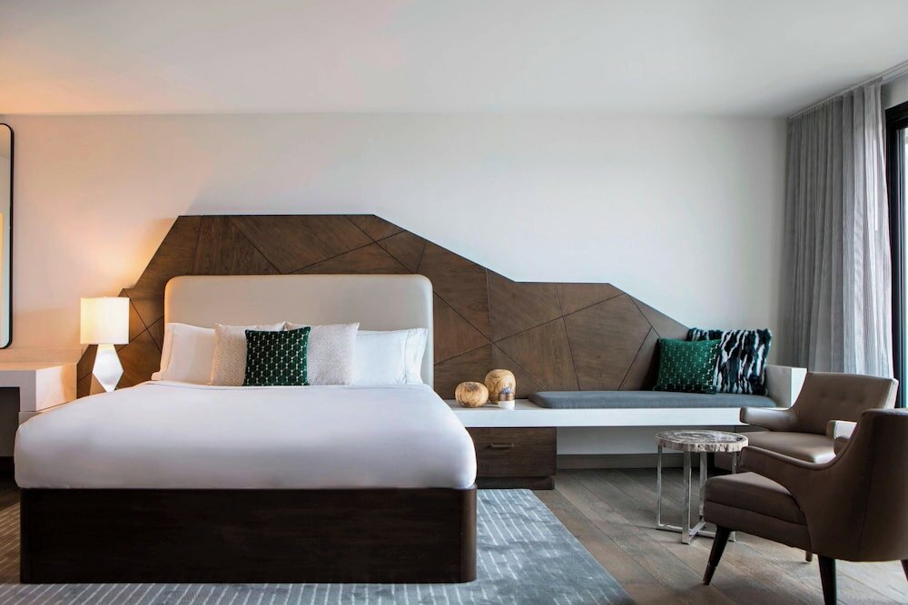 Фото Renaissance Denver Central Park Hotel