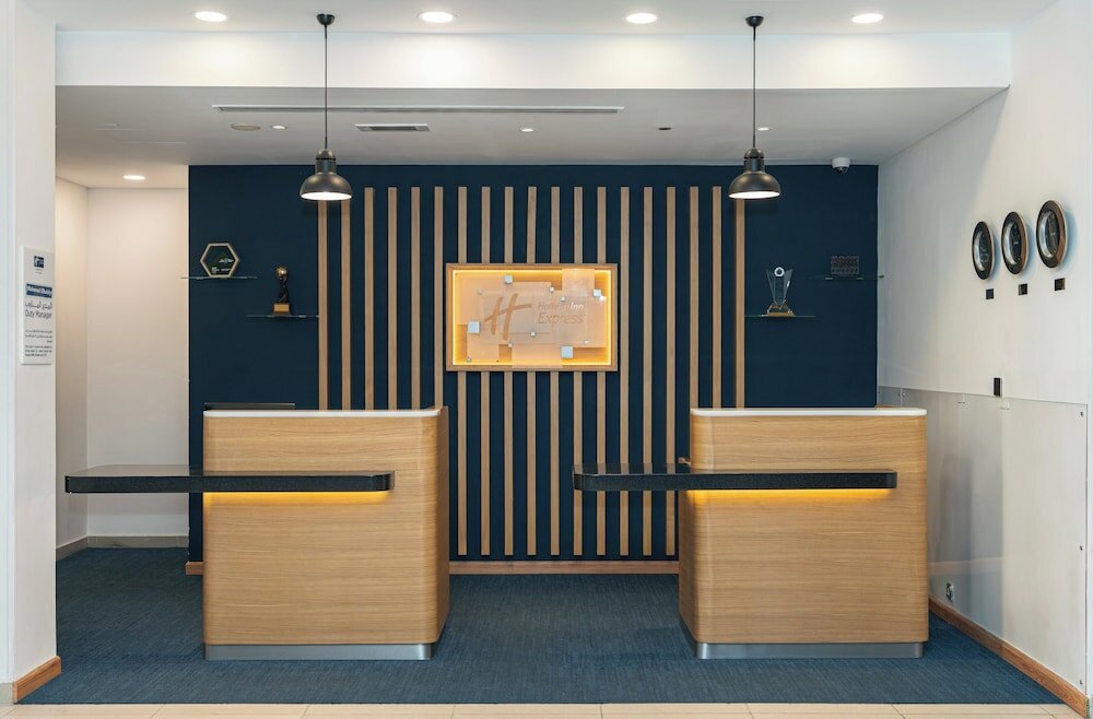 Фото Holiday Inn Express Dubai Jumeirah
