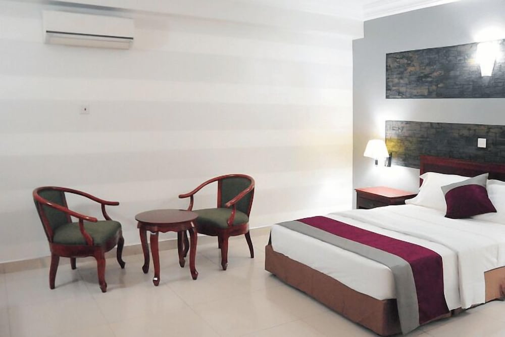 Фото Tomreik Hotel