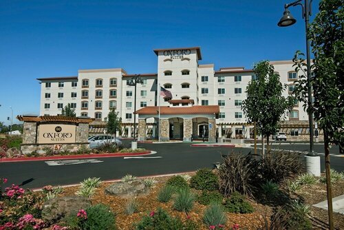Гостиница Oxford Suites Sonoma County в Ронерт Парке
