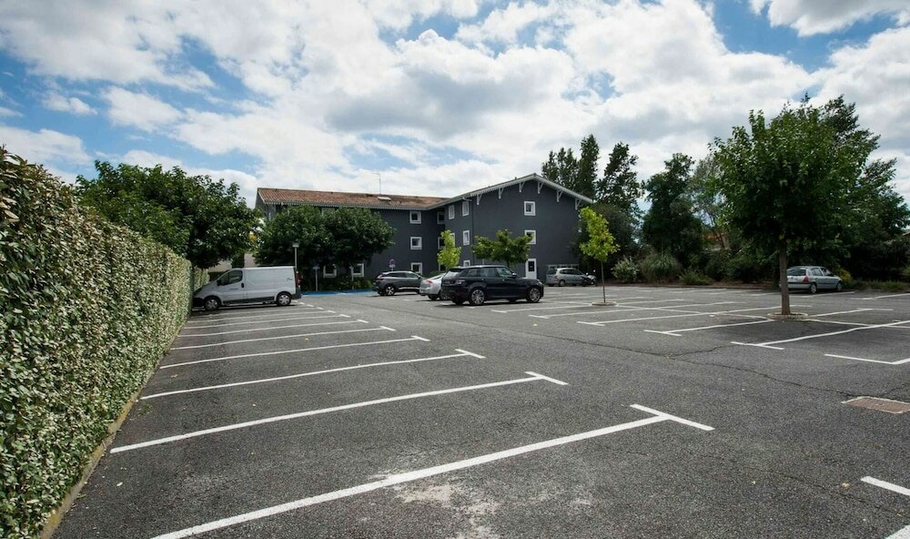 Фото Kyriad Bordeaux Sud - Villenave d'Ornon