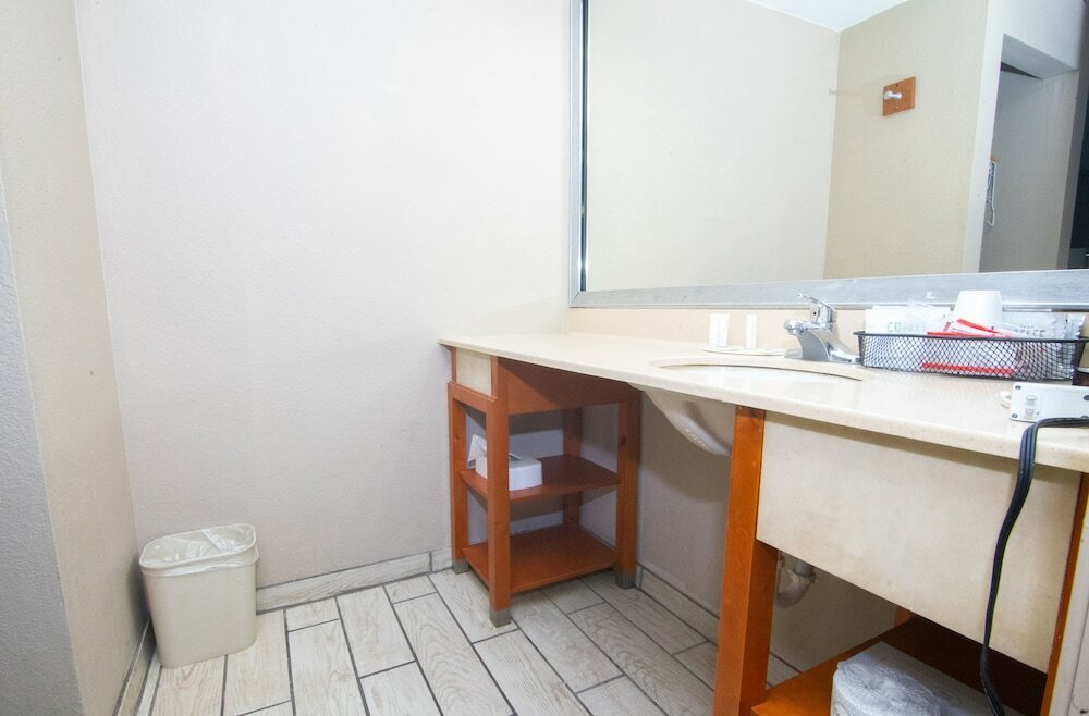 Фото Travelodge by Wyndham Pueblo