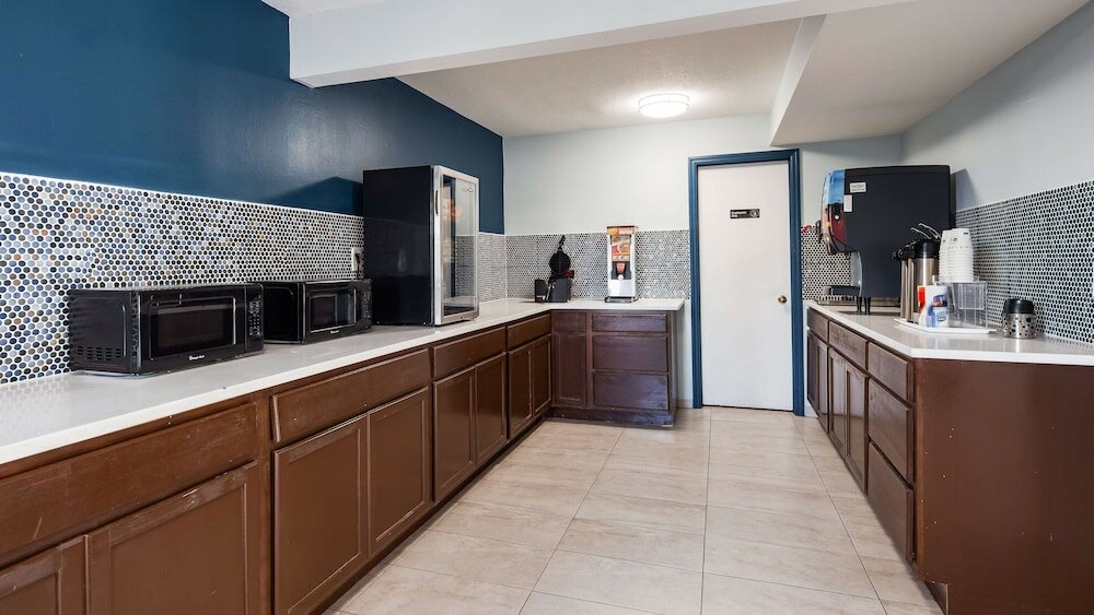 Фото SureStay Hotel by Best Western Olathe