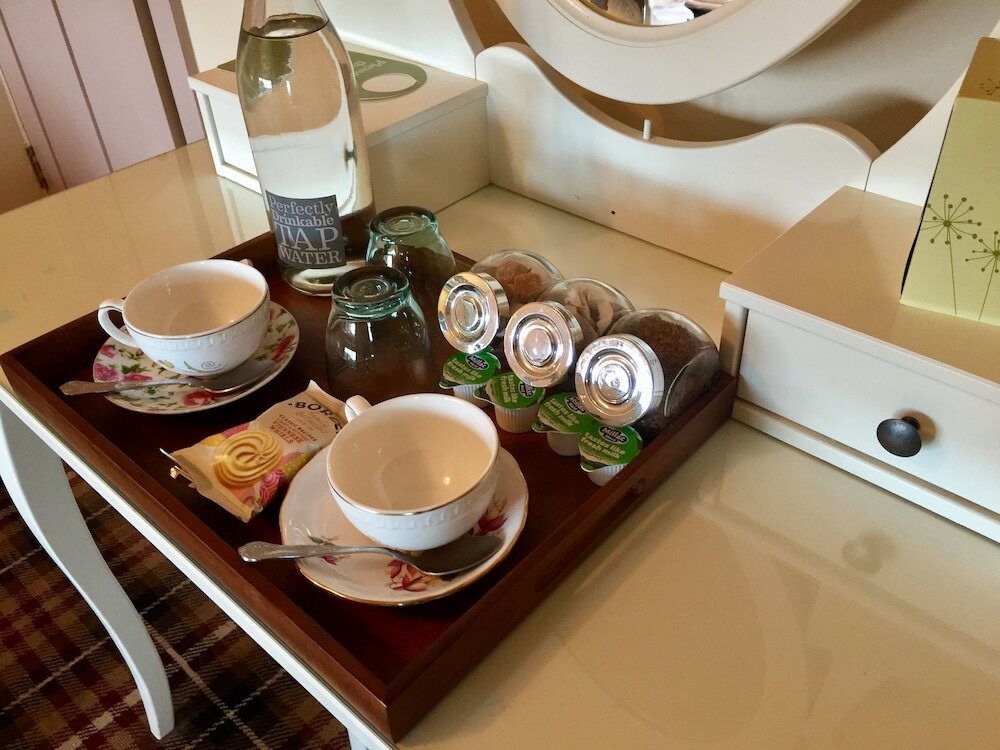 Фото Thatched Cottage Hotel