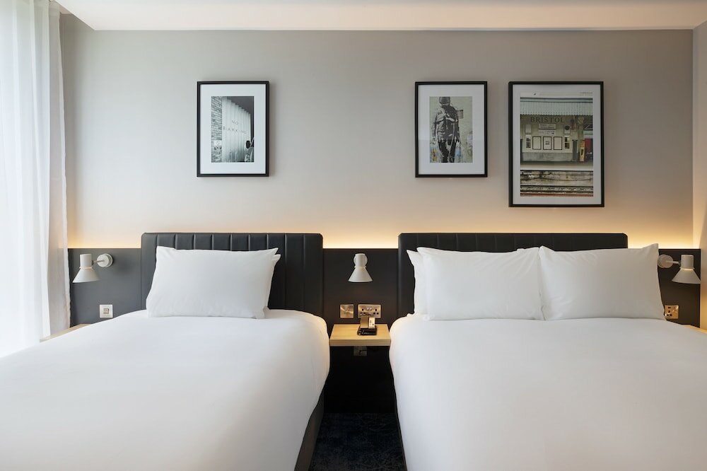 Фото Leonardo Hotel Bristol City
