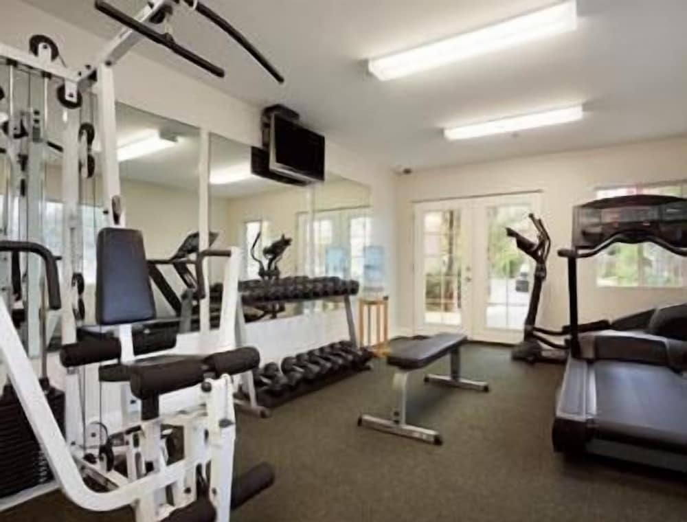 Фото Ramada by Wyndham Oceanside